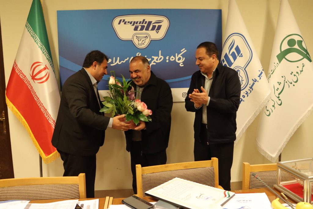 نشست مدیرعامل شرکت صنایع شیر ایران با مدیران شرکت شیر پاستوریزه پگاه زنجان