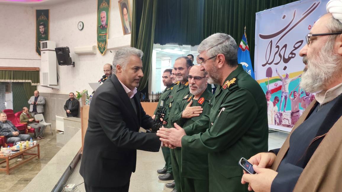 اعطاء نشان ملی « کارخانه تولیدی برتر اقتصاد مقاومتی » به پگاه آذربایجان شرقی، برگ زرین دیگری بر افتخارات این مجموعه معظم افزود