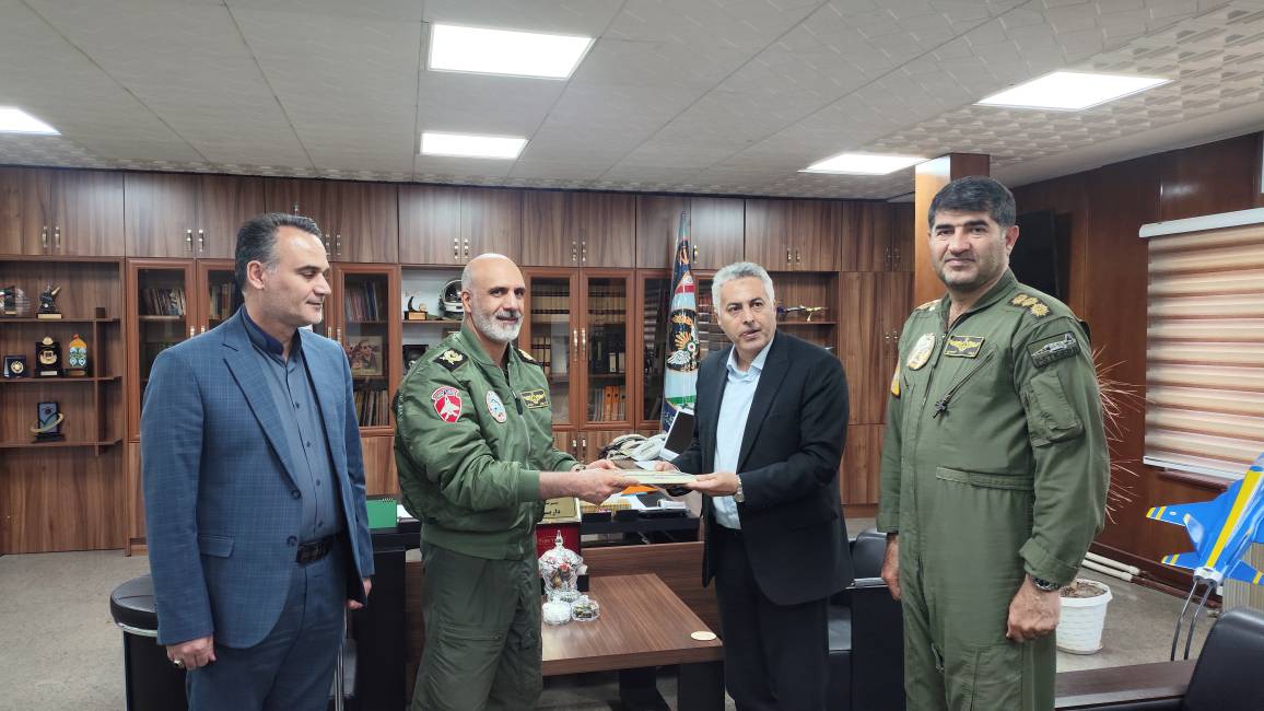 دیدار مدیرعامل شرکت شیر پاستوریزه پگاه آذربایجان شرقی با فرمانده هان ارشد ارتش جمهوری اسلامی ایران در استان