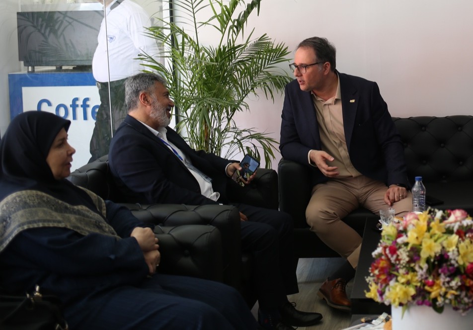 بازدید عسگری، تامین‌کننده قطعات ماشین‌آلات شرکت پگاه، از غرفه شرکت ساخت ماشین‌آلات و تحقیقاتی پگاه