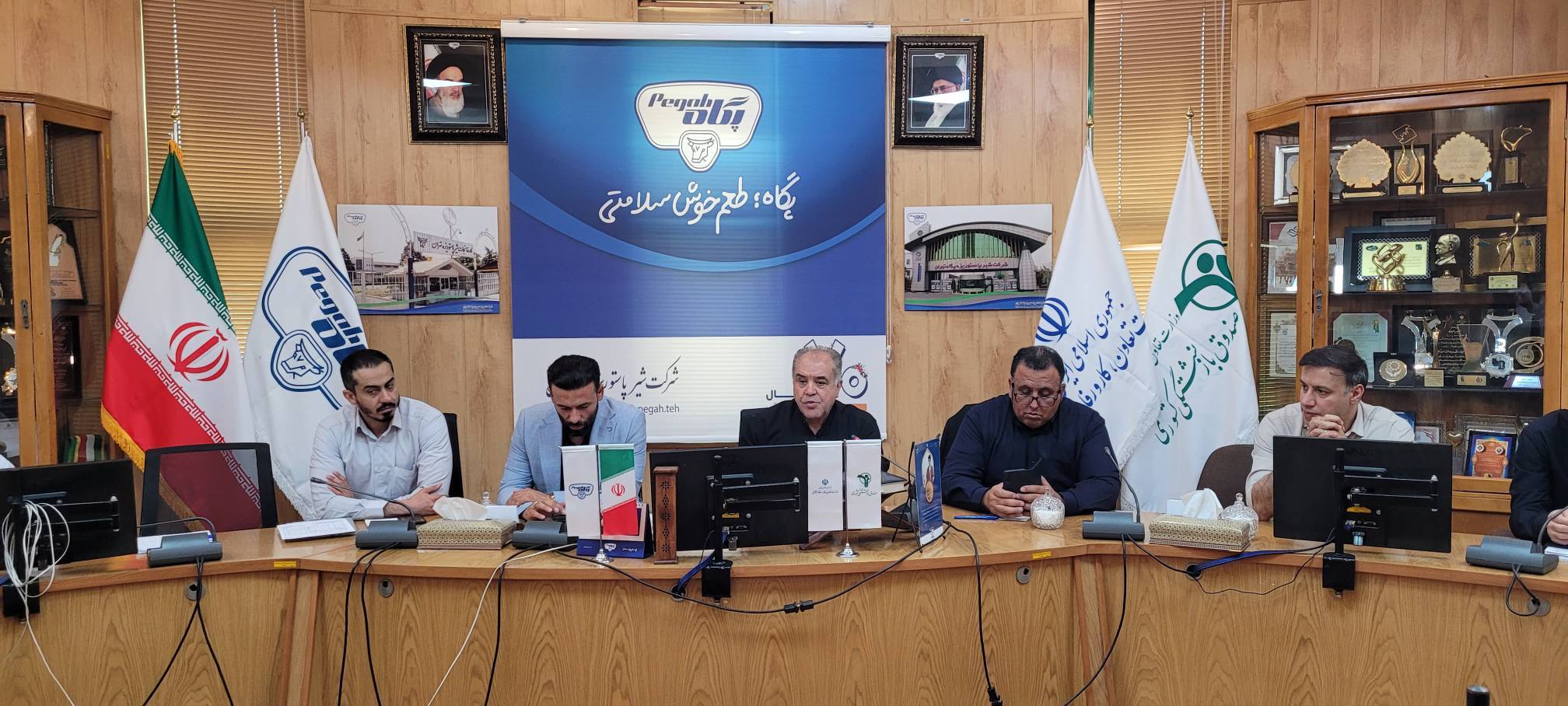 جلسه پدافند غیرعامل در شرکت پگاه تهران