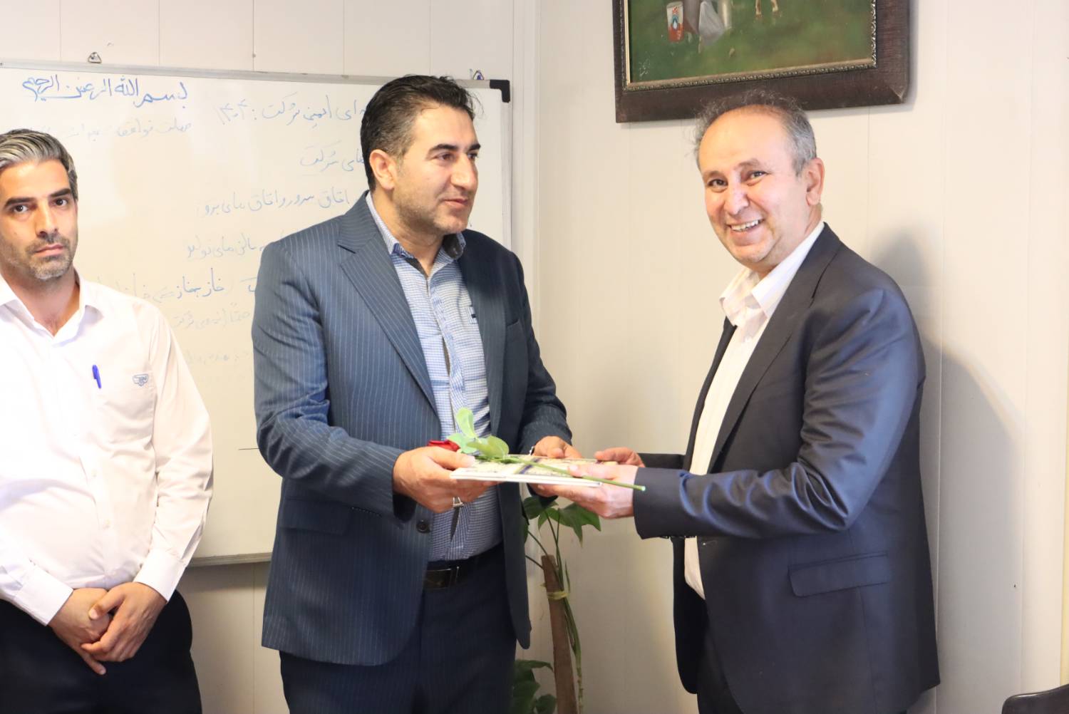 تقدیر سرپرست شرکت شیرپاستوریزه پگاه آذربایجان شرقی از پزشک این مجموعه