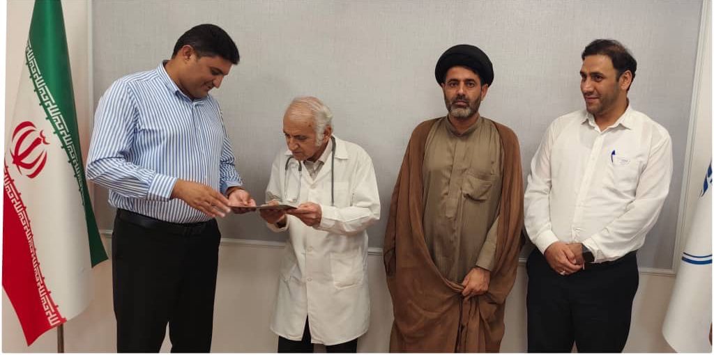 تجلیل از پزشک شرکت پگاه خوزستان به مناسبت روز پزشک