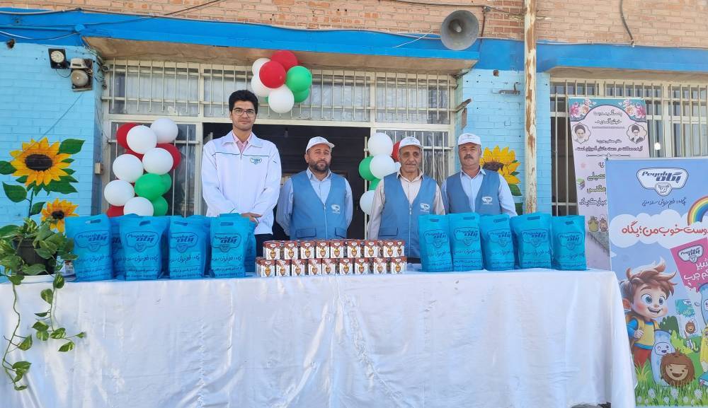 زنگ شیر پگاه همزمان با آغاز سال تحصیلی جدید در شهر زنجان نواخته شد