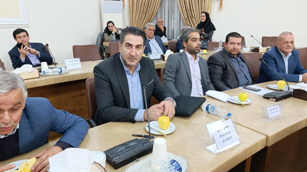 تأکید وزیر جهاد بر خودکفایی در تولید شیر خشک و تفویض اختیارات به آذربایجان شرقی در نشست با فعالان کشاورزی