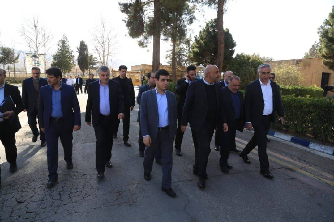 بازدید وزیر کار از پگاه لرستان؛ تأکید بر نقش پگاه لرستان در ایجاد اشتغال پایدار استان