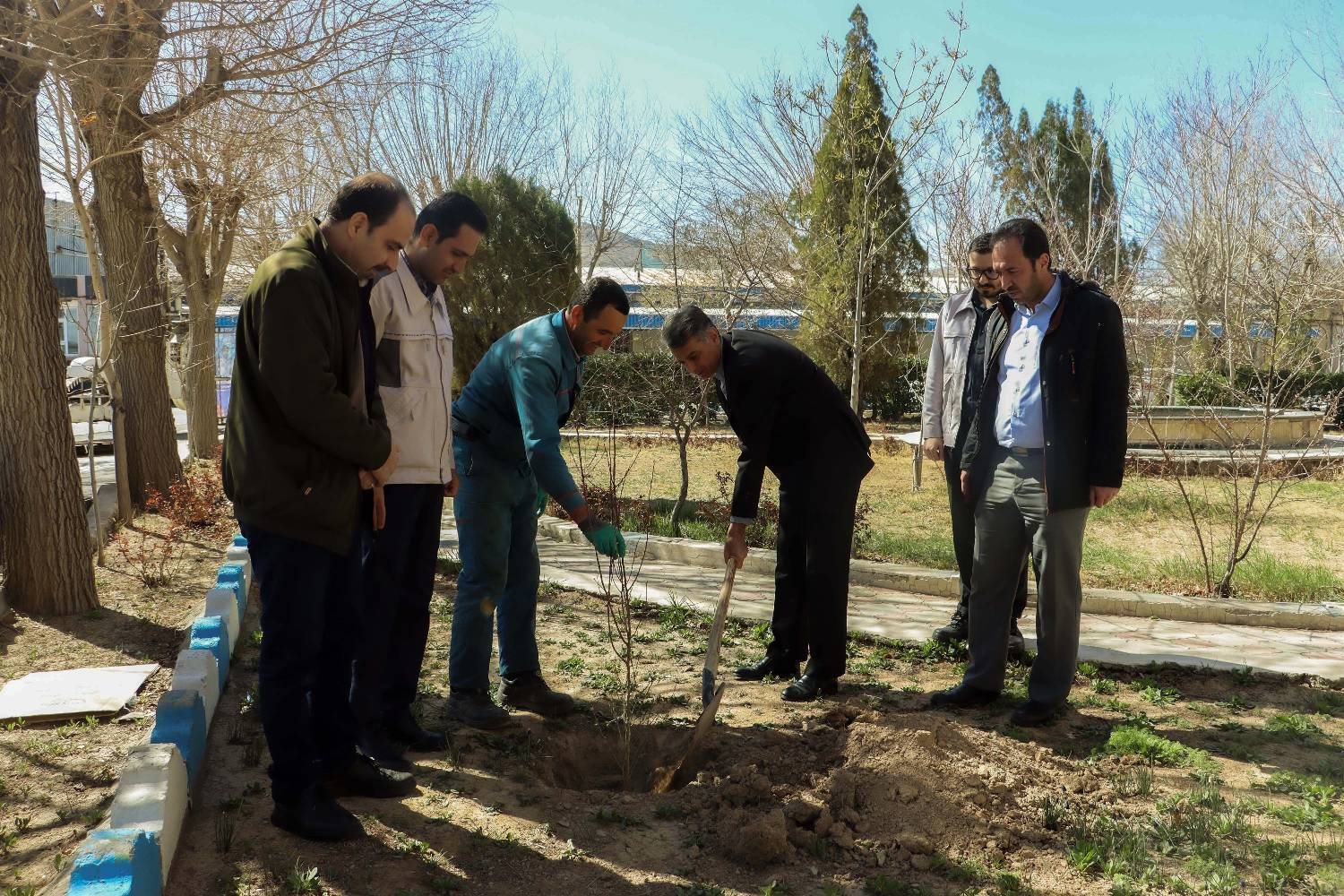 پگاه_از_چهارگوشه_ایران | وقتی درختها به نامِ امام شهید قد میکشند