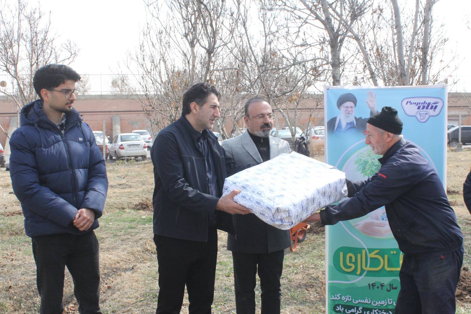 پگاه_ازچهارگوشه_ایران | عمل به مسئولیت اجتماعی در شرایط سخت؛ غرس نهال و تقدیر از همکاران نگهبان فضای سبز پگاه آذربایجان شرقی