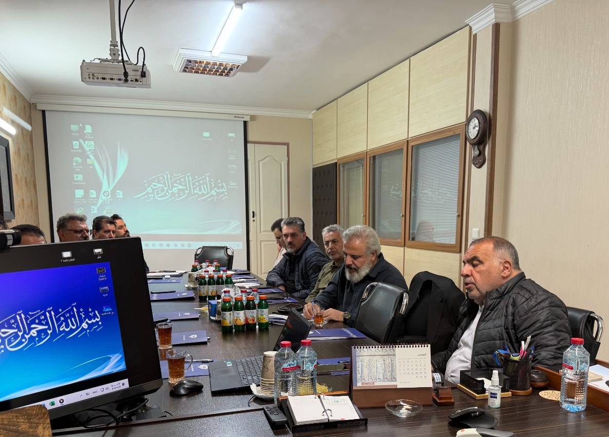 پگاه_از_چهارگوشه_ایران | مدیرعامل صنایع شیر ایران پگاه در بازدید از بازارگستر منطقه ۳ عنوان کرد: تأمین نیاز مصرف‌کنندگان در شرایط بحرانی، الویت پگاه است