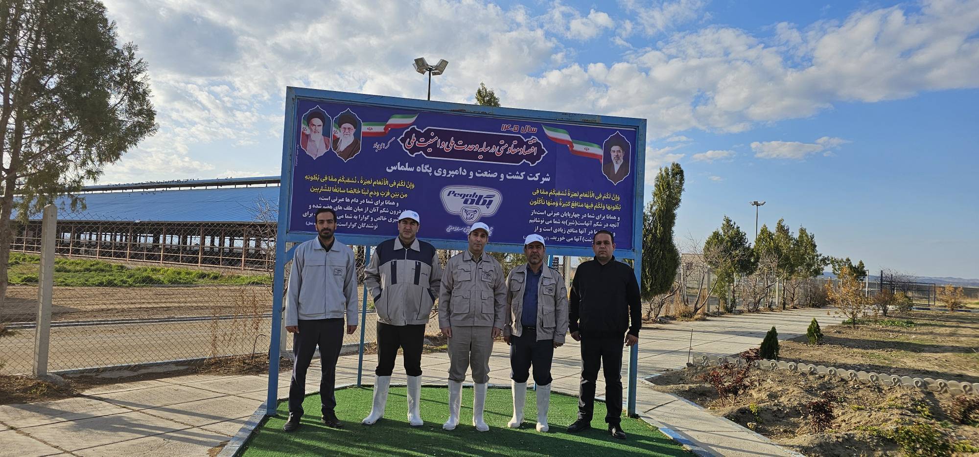 پگاه_از_چهارگوشه_ایران | علاءالدین ازوجی، مدیرعامل صندوق بازنشستگی کشوری، در بازدید از غرفه شرکت پگاه، این مجموعه را محور “توسعه اقتصادی و ضامن امنیت غذایی کشور” دانست