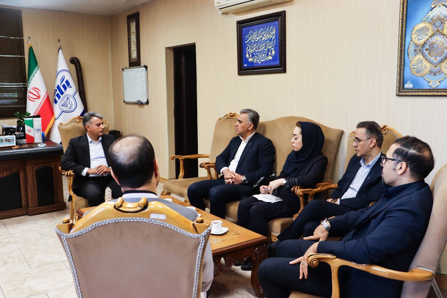 پگاه_از_چهارگوشه_ایران اهدای لوح تندیس بانک رفاه به مدیرعامل پگاه اراک در روز کارگر / تأکید بر حمایت از تولید ملی