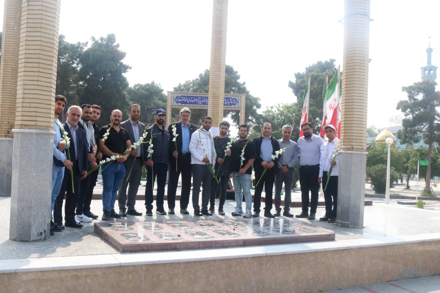 پگاه_از_چهارگوشه_ایران | ادای احترام کارکنان پگاه گلستان به شهدا و تجدید میثاق با آرمان‌های انقلاب در روز جهانی کارگر