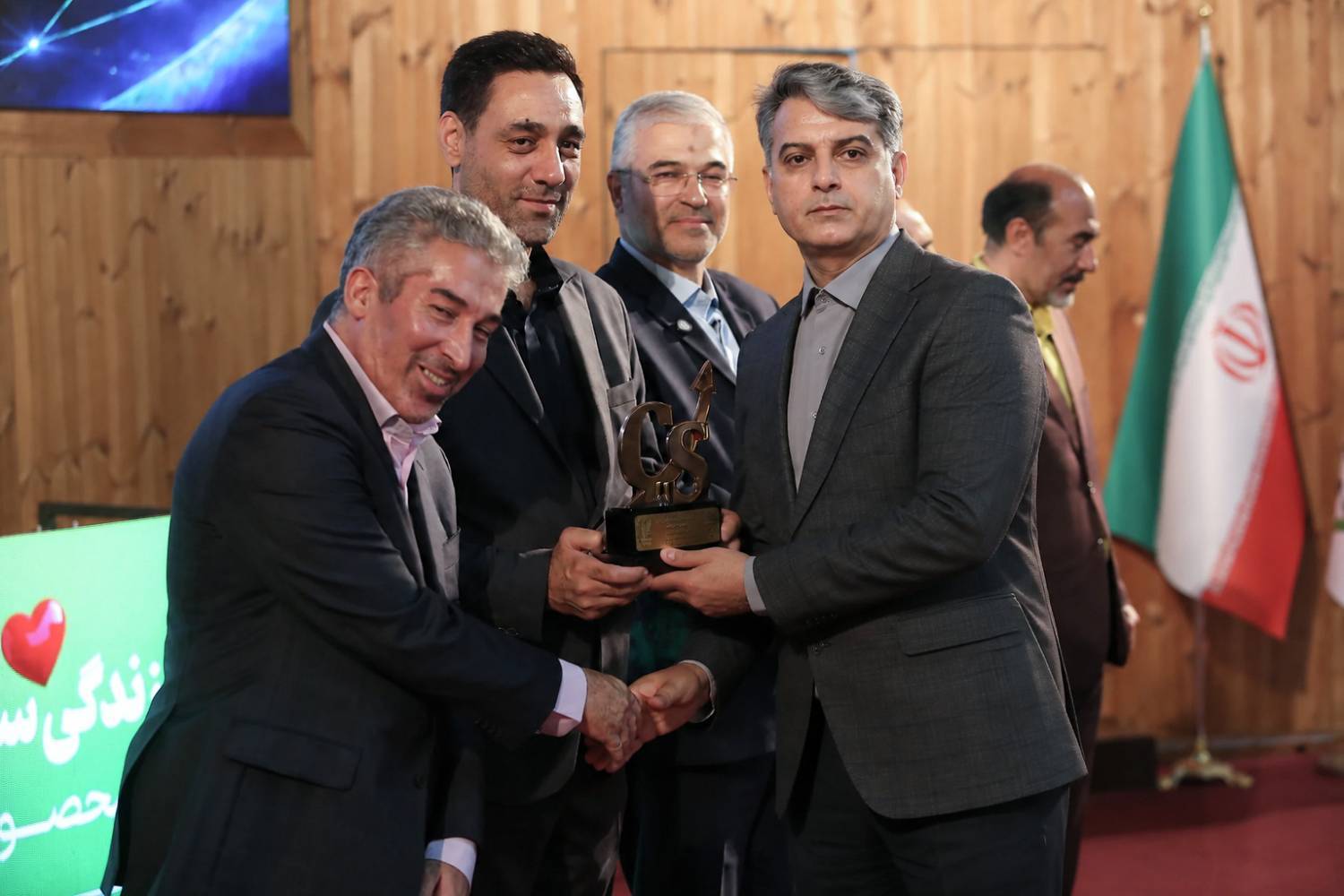 پگاه_از_چهارگوشه_ایران | تندیس «رضایتمندی مشتریان» به “پگاه اراک” اعطا شد.