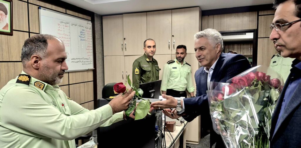 تجلیل شرکت بازارگستر پگاه از کارکنان نیروی انتظامی به مناسبت ۱۳ مهر